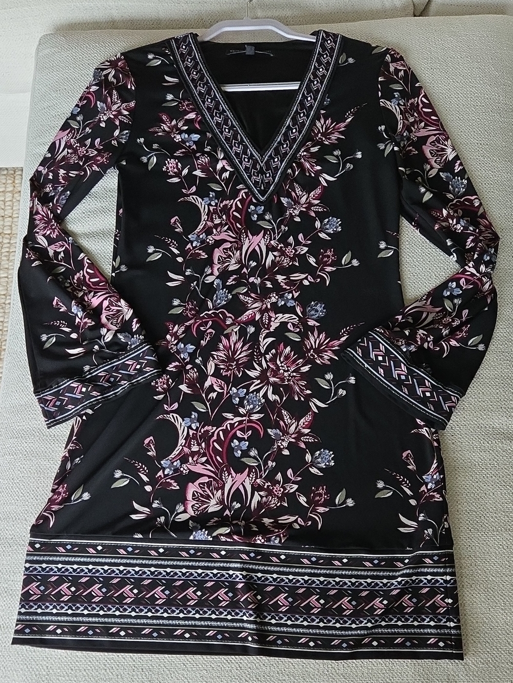 WHBM Floral Bell Sleeve V Neck Shift Dress XS Boho Artsy Festival Feminine 70s